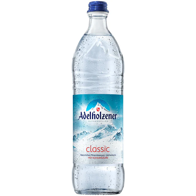 Kiste Mineralwasser mit Glasflaschen